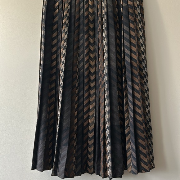 Irving Samuel Vintage Chevron Patterned Wool, Black and Brown Midi Skirt - Picture 6 of 16